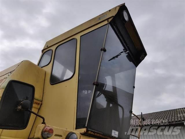 New Holland 1550 駕駛室與內部