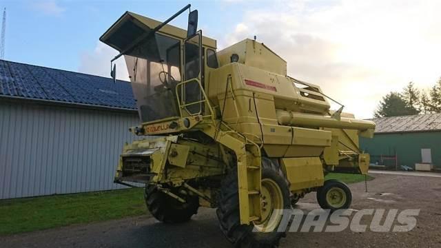 New Holland 1550 聯合收穫機