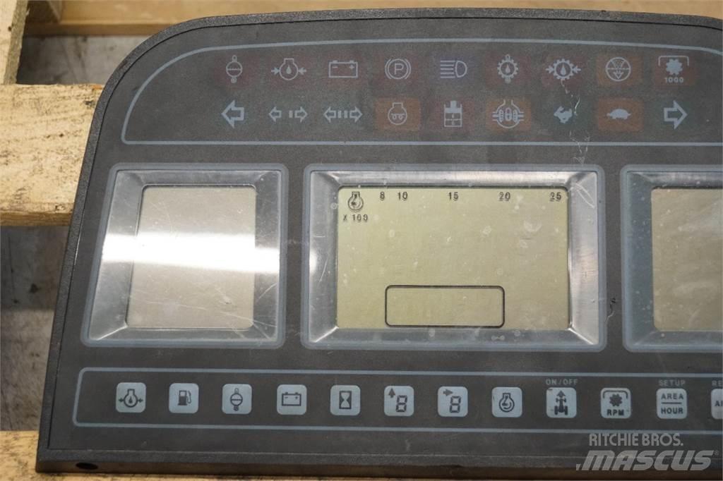 New Holland 8240 電子設備