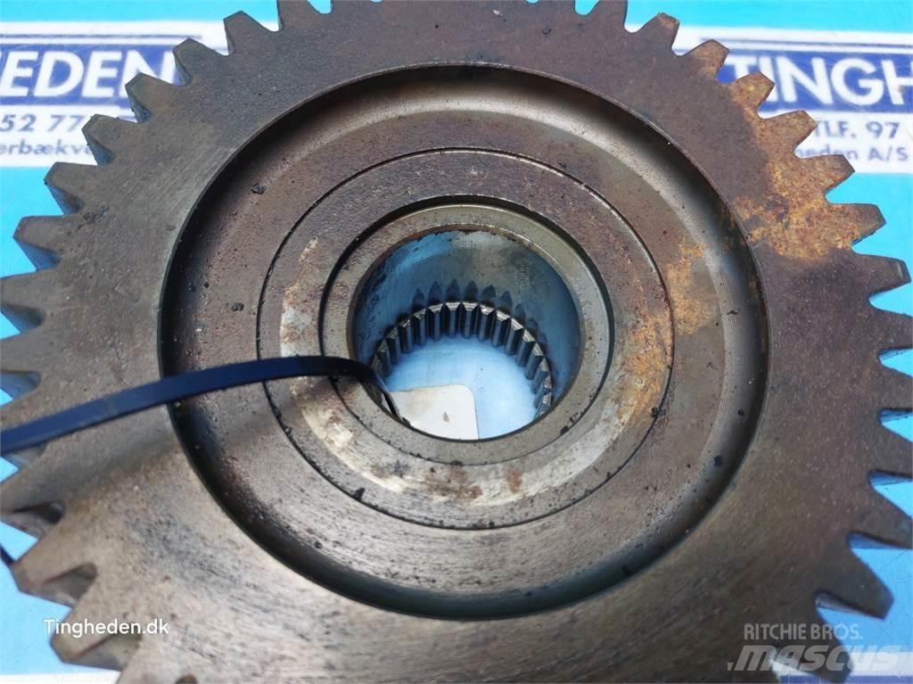 New Holland 8870 傳動裝置