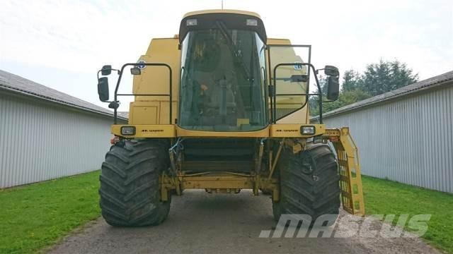 New Holland TF78 聯合收穫機