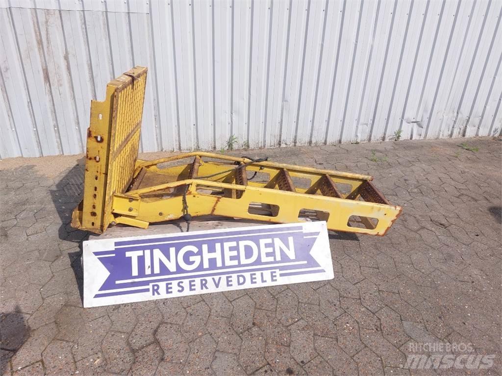 New Holland TF78 駕駛室與內部