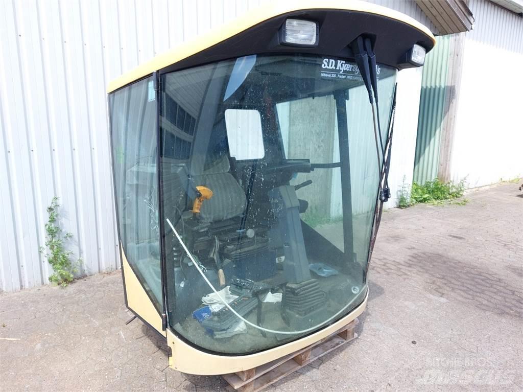 New Holland TX65 駕駛室與內部