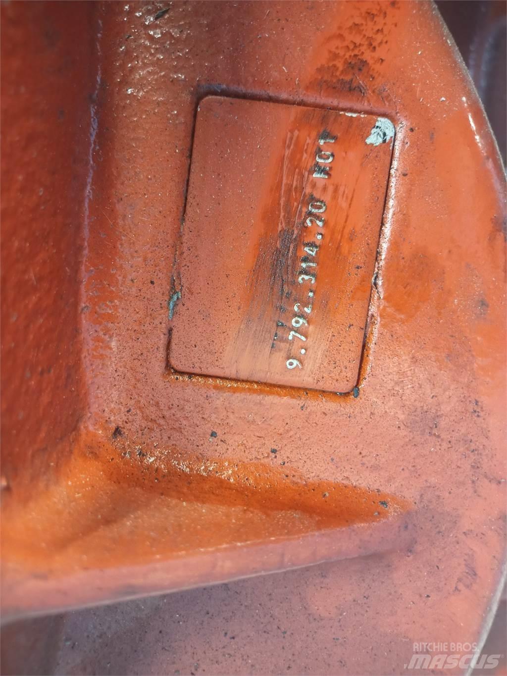 Taarup 9063C 耙與翻草機