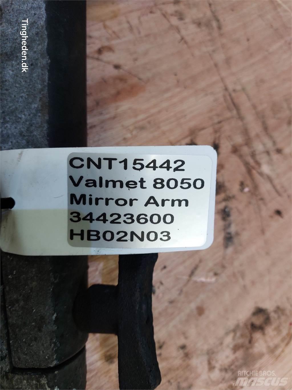 Valmet 8050 駕駛室與內部
