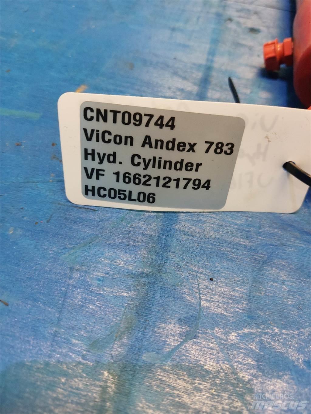 Vicon Andex 783 耙與翻草機