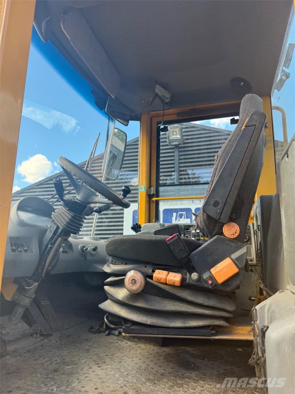 Volvo L90E 輪胎式裝載機