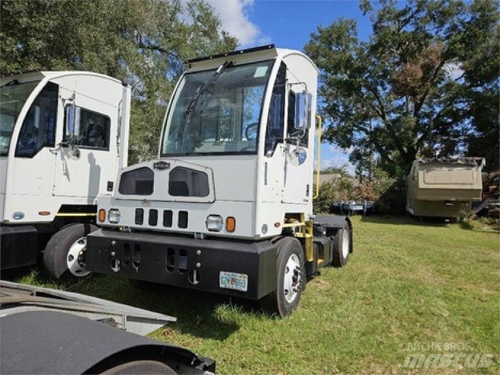 Autocar ACTT42 終端式曳引機