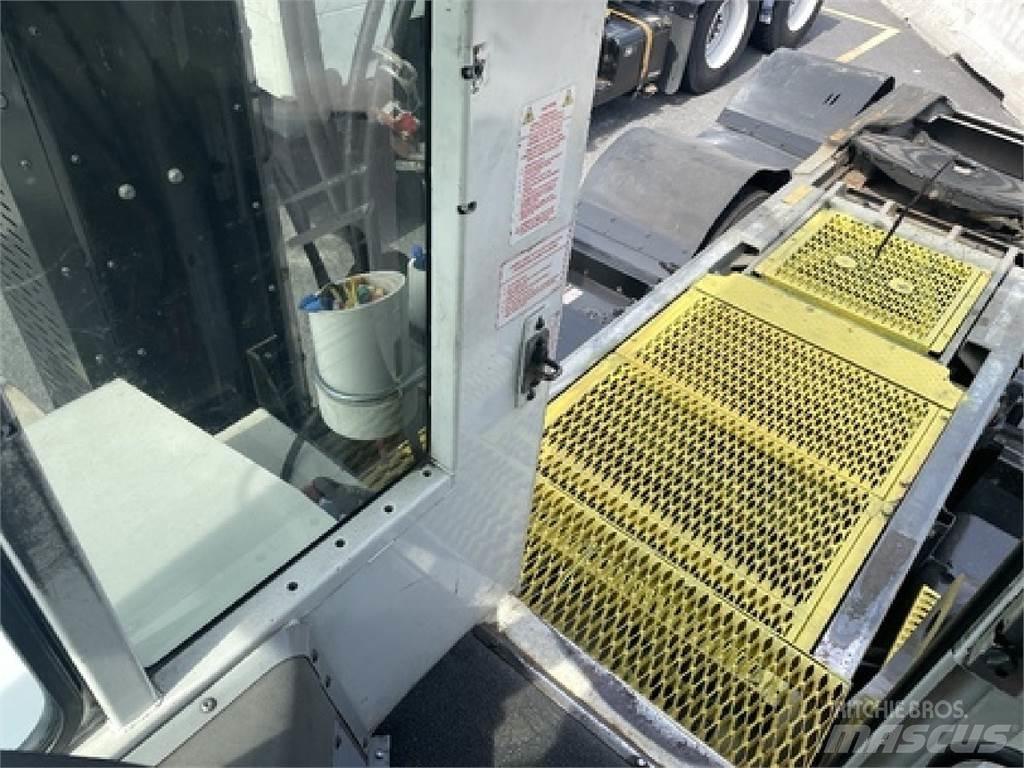 Autocar ACTT64 終端式曳引機