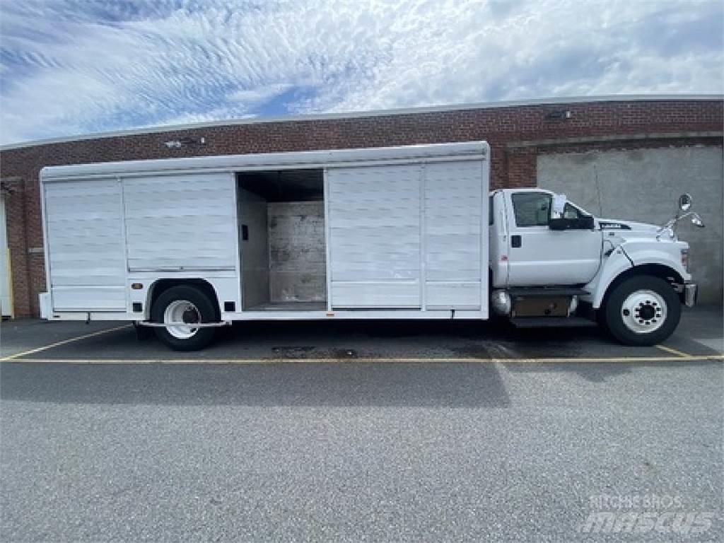 Ford F750 飲料運輸卡車
