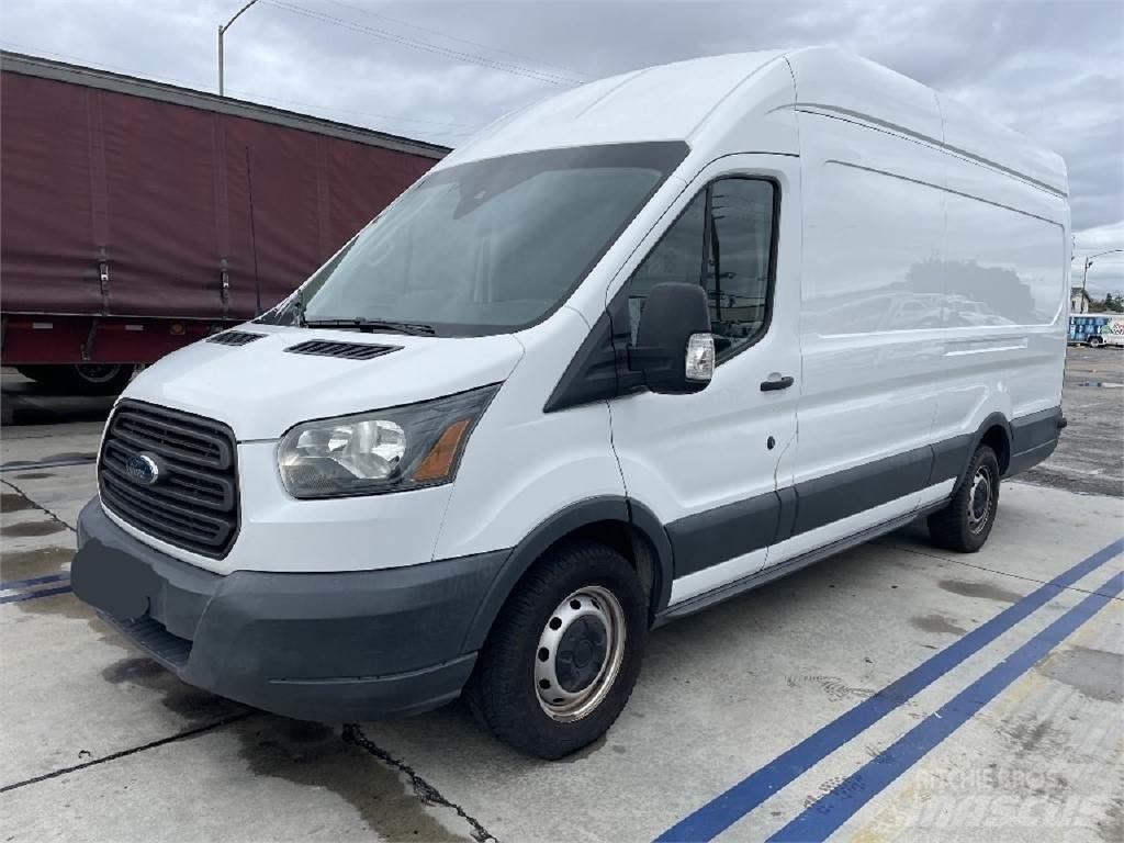 Ford TRANSIT 廂式貨物運輸車