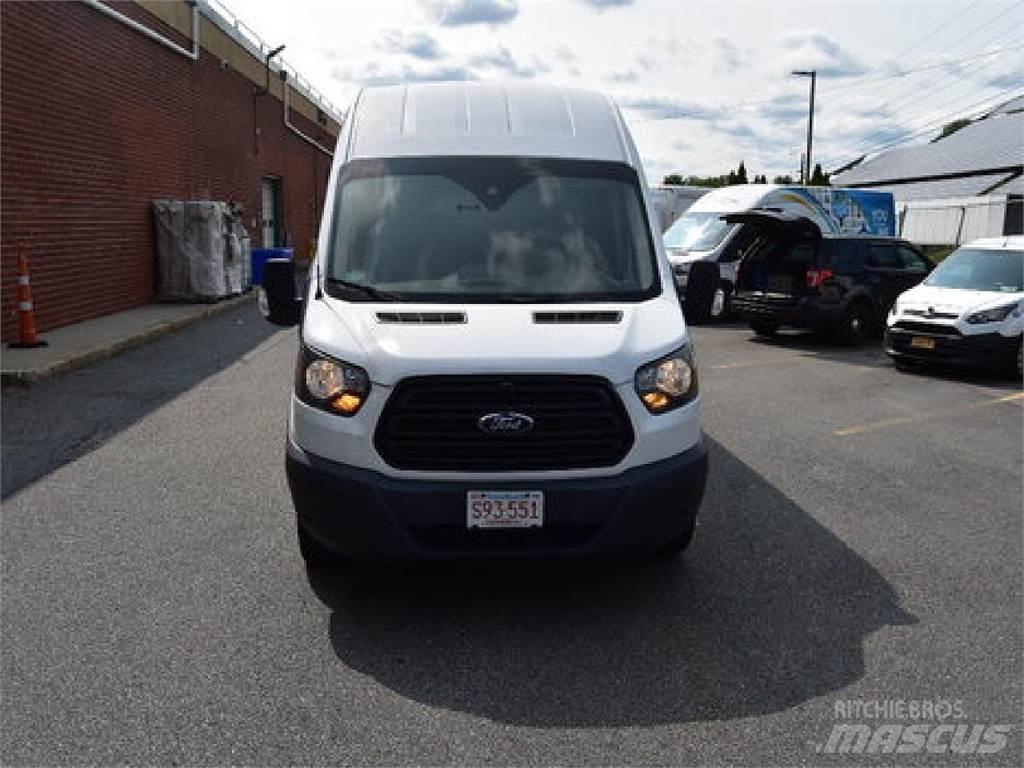 Ford TRANSIT 廂式貨物運輸車
