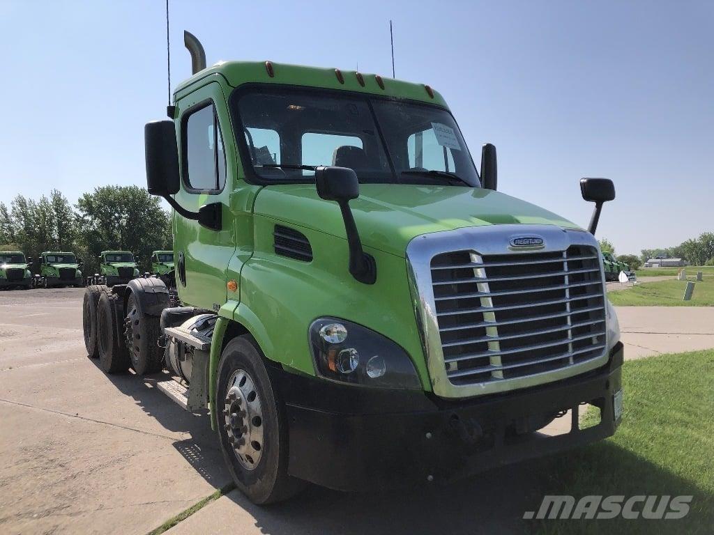 Freightliner CA113 曳引機組件