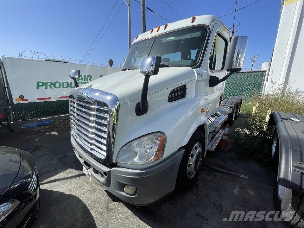 Freightliner CA113 曳引機組件