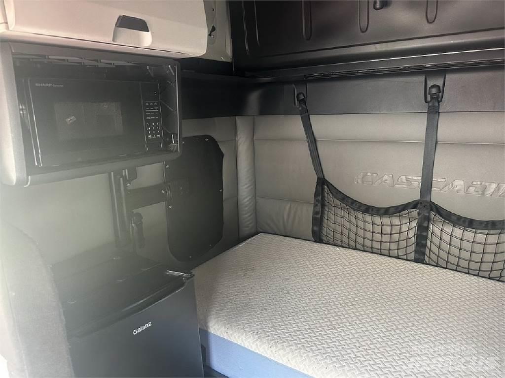 Freightliner CA126 曳引機組件