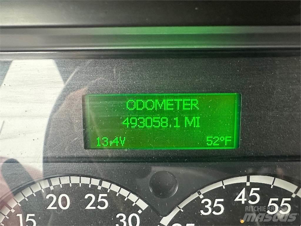 Freightliner M2 貨箱式卡車