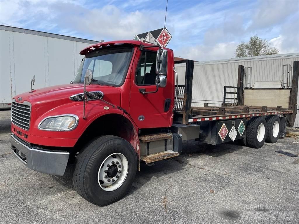 Freightliner M2 商用底盤車