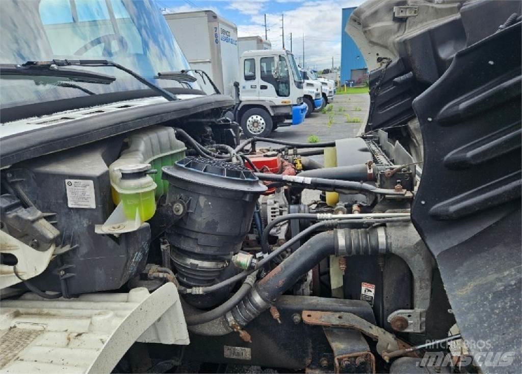 Freightliner M2 貨箱式卡車