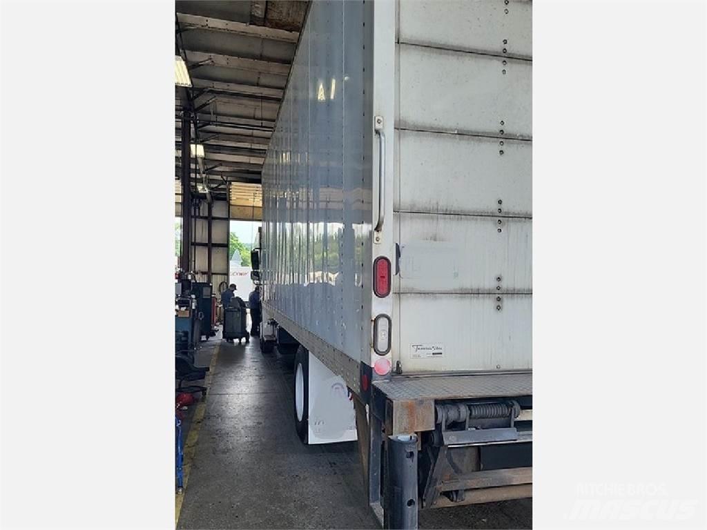 Freightliner M2 貨箱式卡車