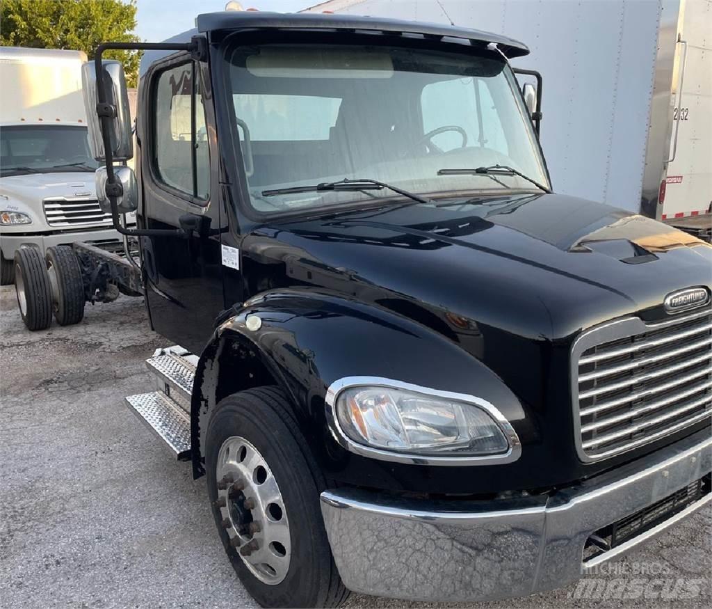 Freightliner M2 商用底盤車