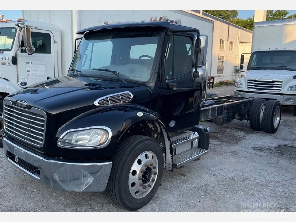Freightliner M2 商用底盤車