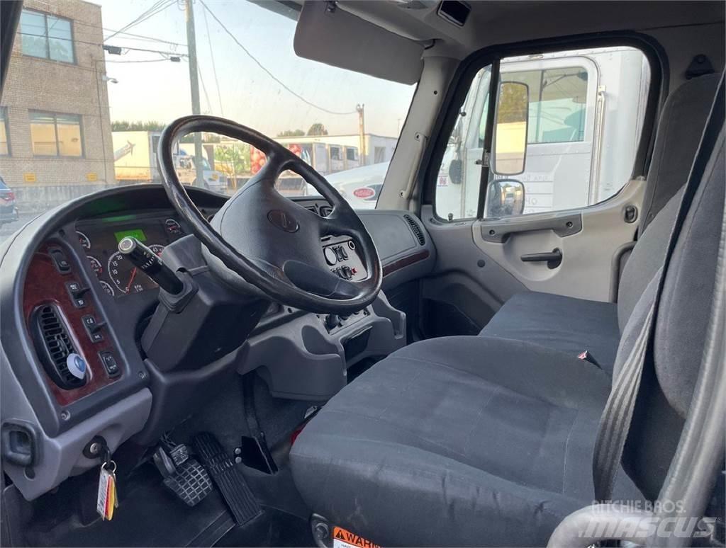 Freightliner M2 商用底盤車