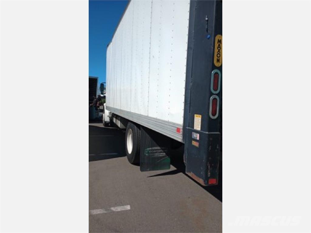 Freightliner M2 貨箱式卡車
