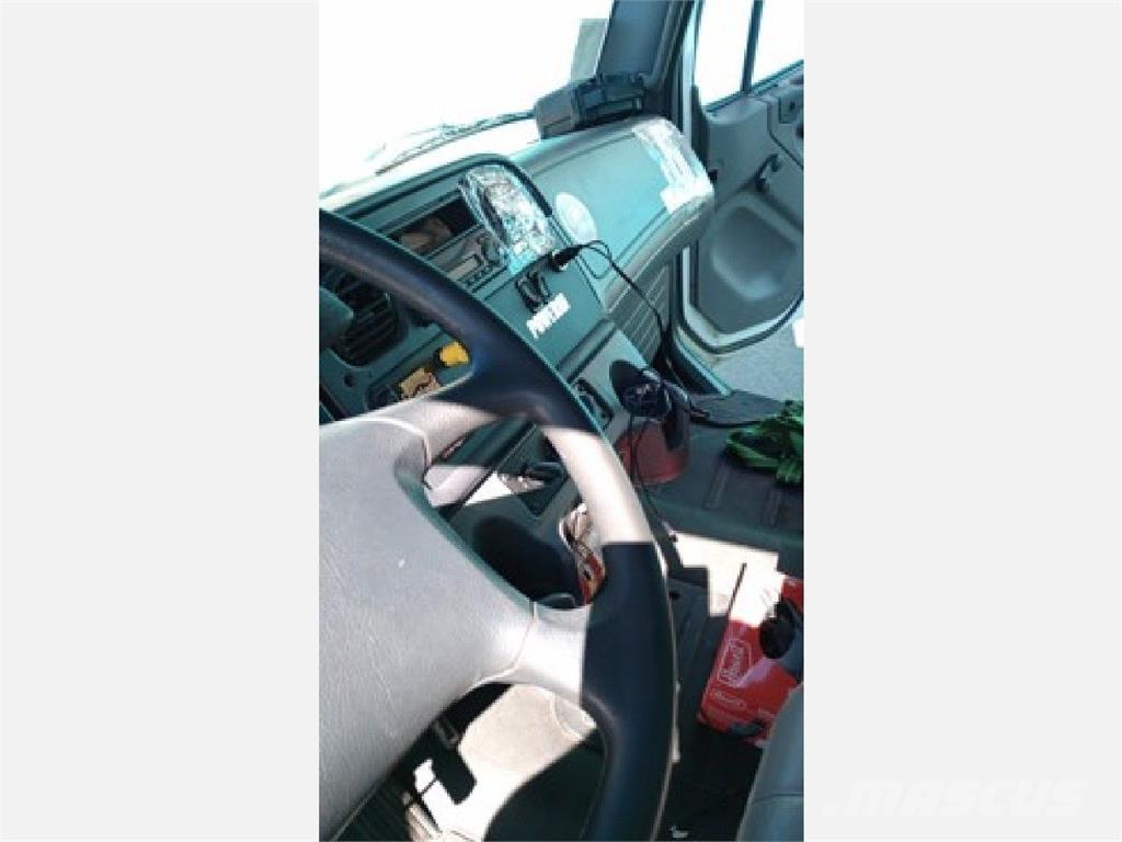 Freightliner M2 貨箱式卡車