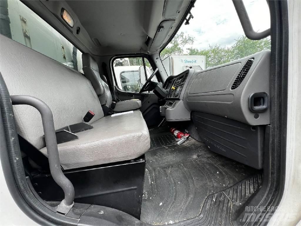 Freightliner M2-106 貨箱式卡車