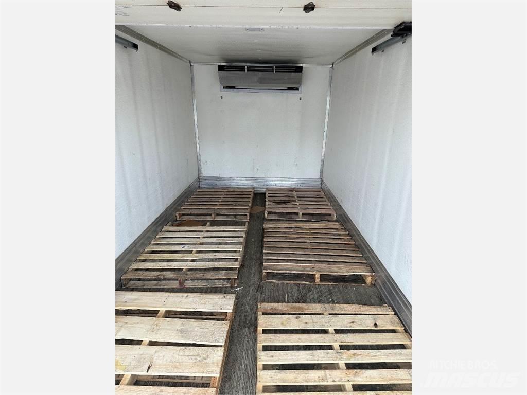 Freightliner M2 106 溫控卡車