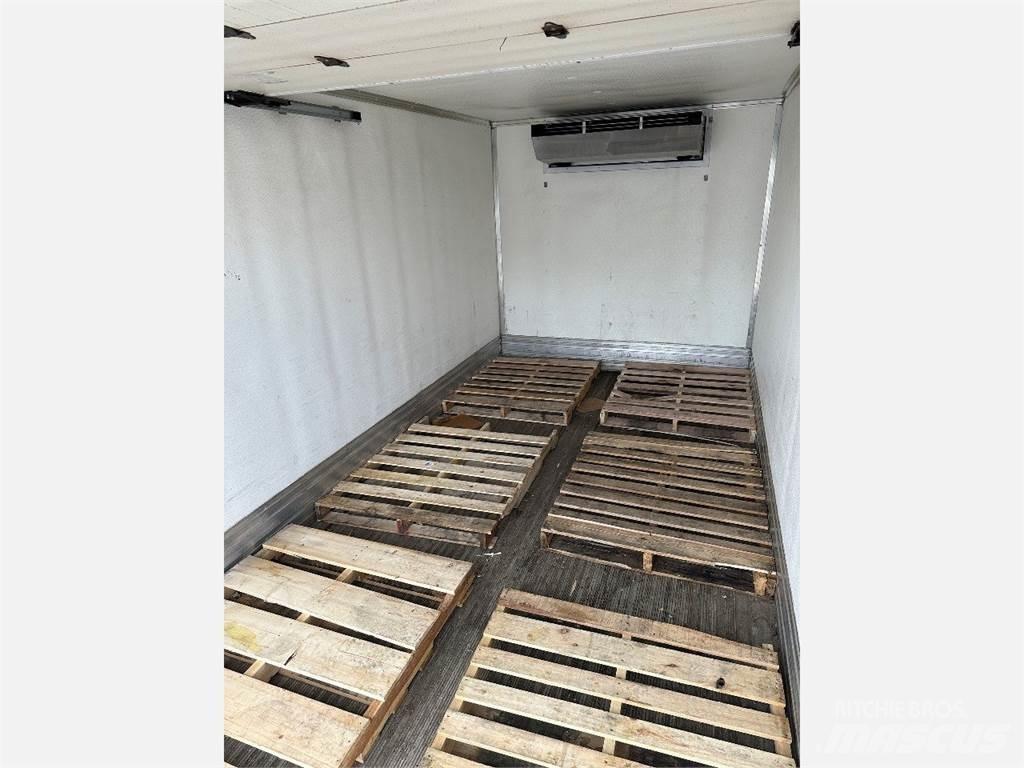 Freightliner M2 106 溫控卡車