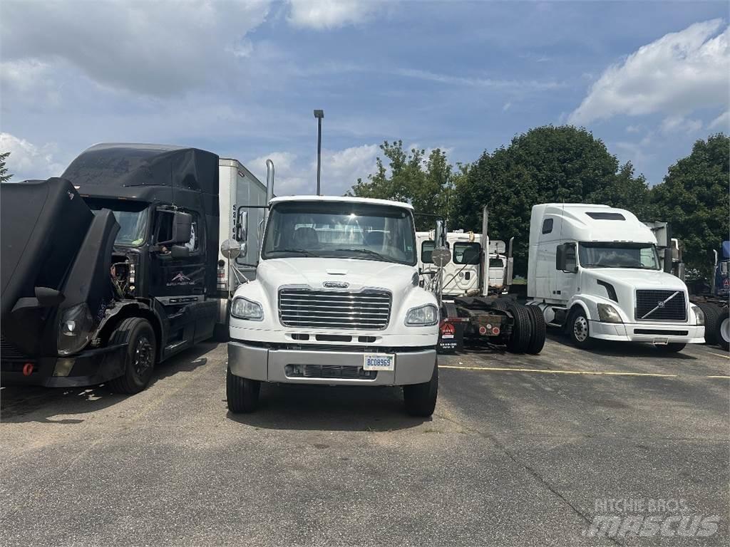 Freightliner M2 106 曳引機組件