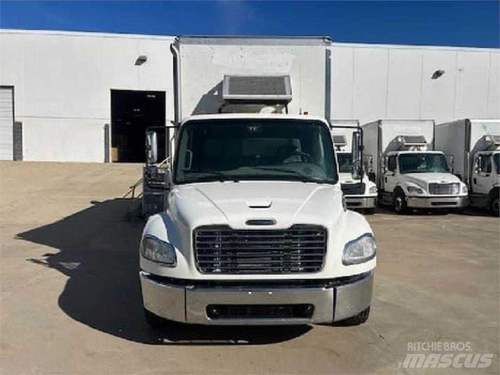 Freightliner M2-106 貨箱式卡車