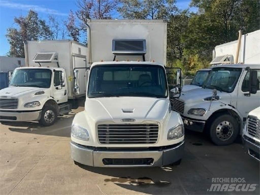 Freightliner M2-106 貨箱式卡車