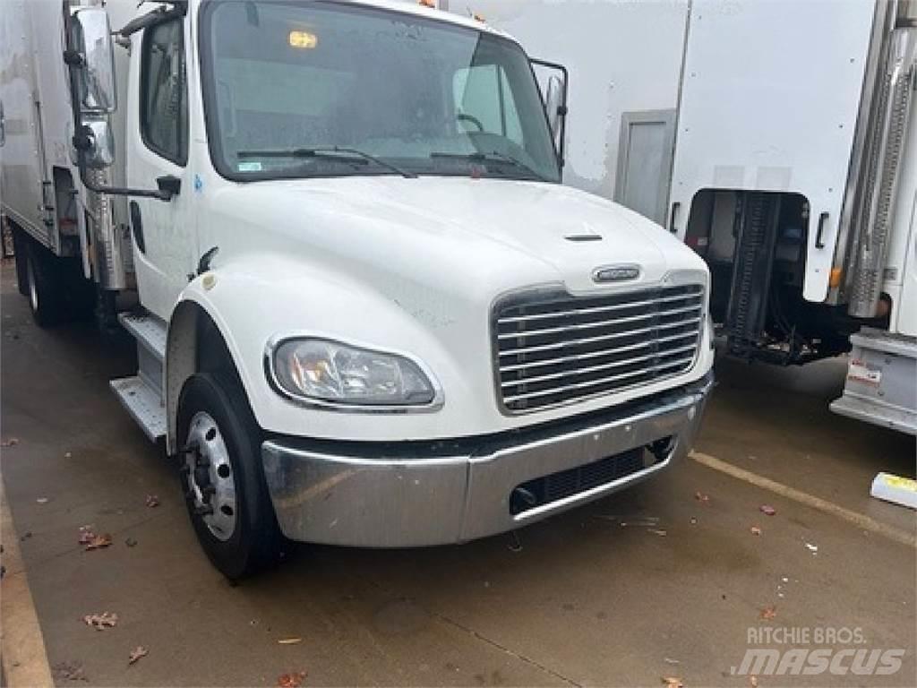 Freightliner M2-106 貨箱式卡車