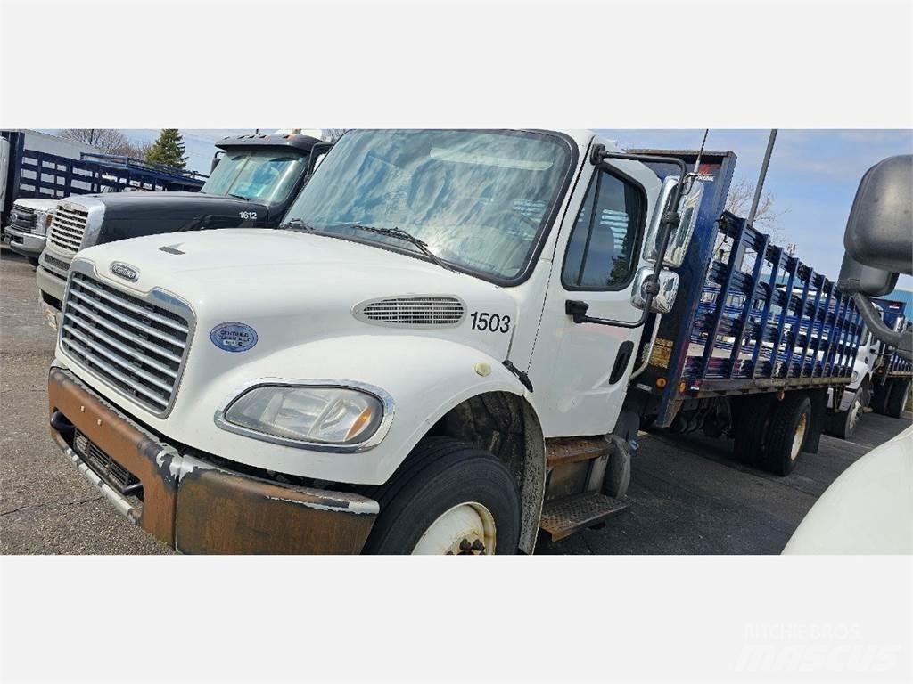 Freightliner M2 106 平板式/側卸式卡車