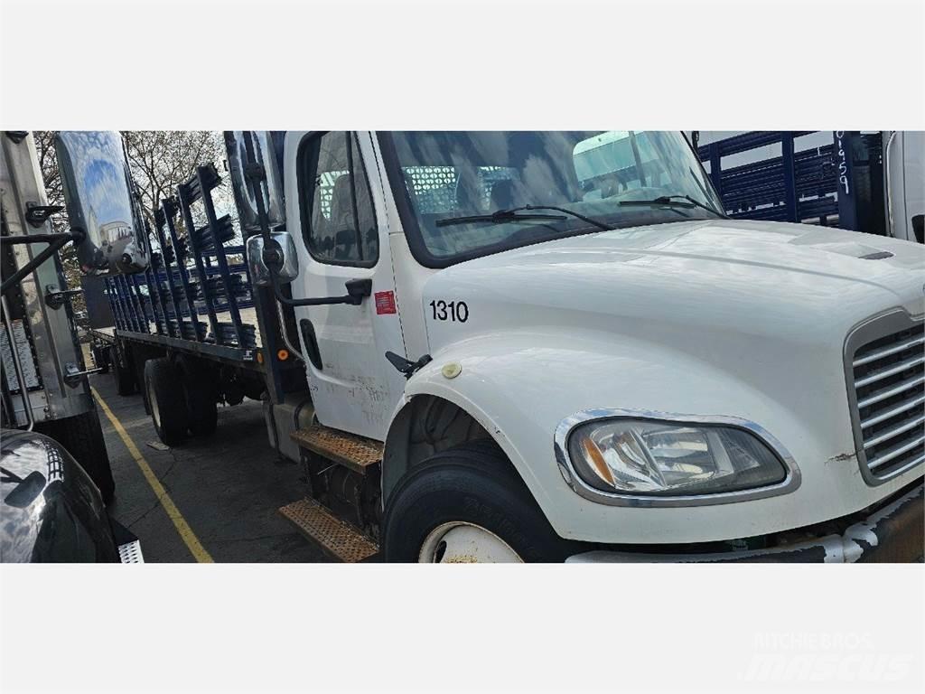 Freightliner M2 106 平板式/側卸式卡車