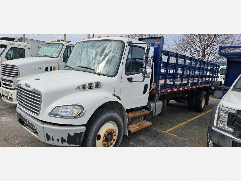 Freightliner M2 106 平板式/側卸式卡車