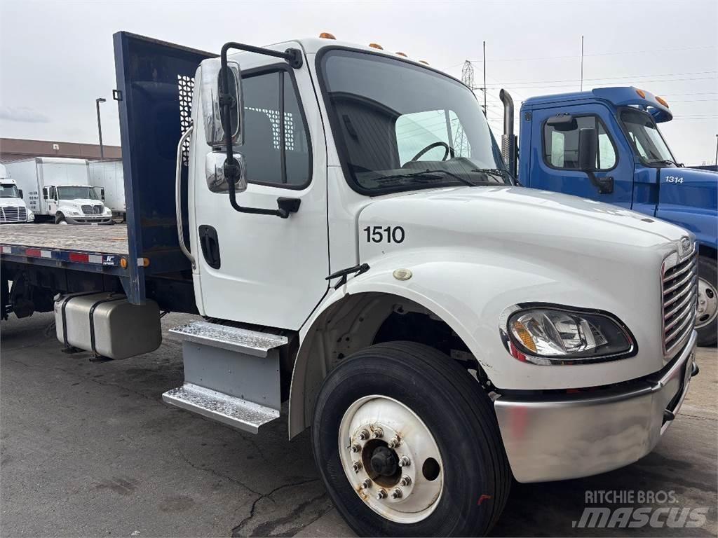 Freightliner M2 106 平板式/側卸式卡車