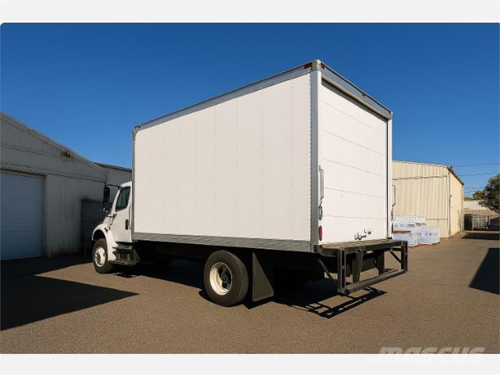 Freightliner M2 106 貨箱式卡車
