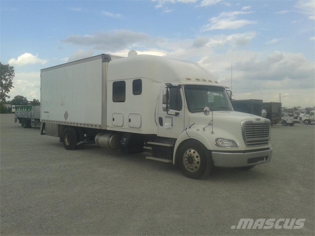 Freightliner M2-112 貨箱式卡車
