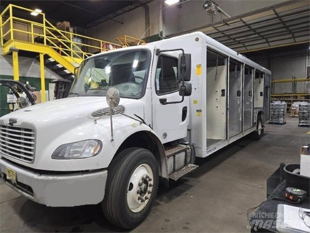 Freightliner M2106 飲料運輸卡車