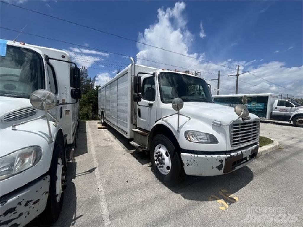 Freightliner M2106 飲料運輸卡車