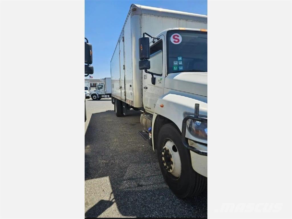 Hino 268 貨箱式卡車
