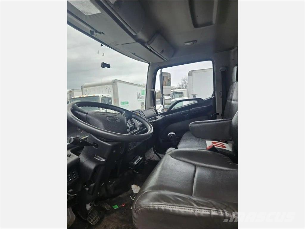Hino 268 貨箱式卡車