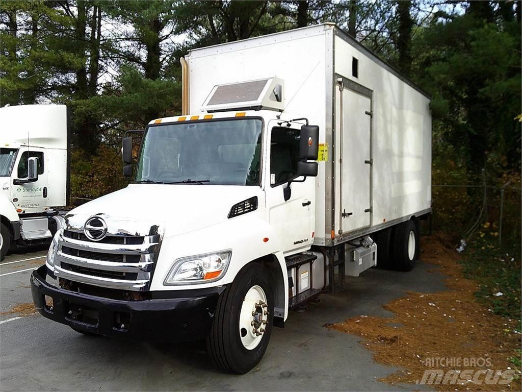 Hino 338 貨箱式卡車