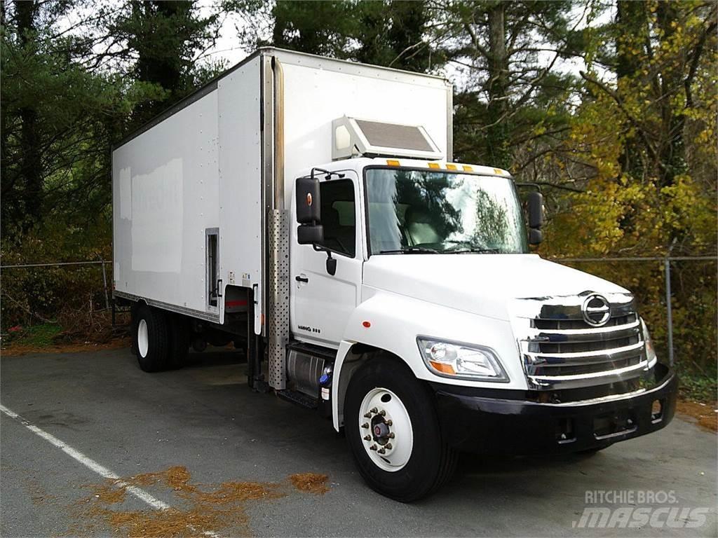 Hino 338 貨箱式卡車