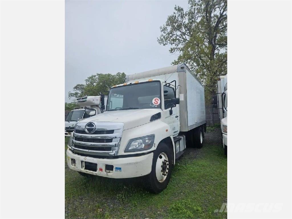 Hino 338 貨箱式卡車
