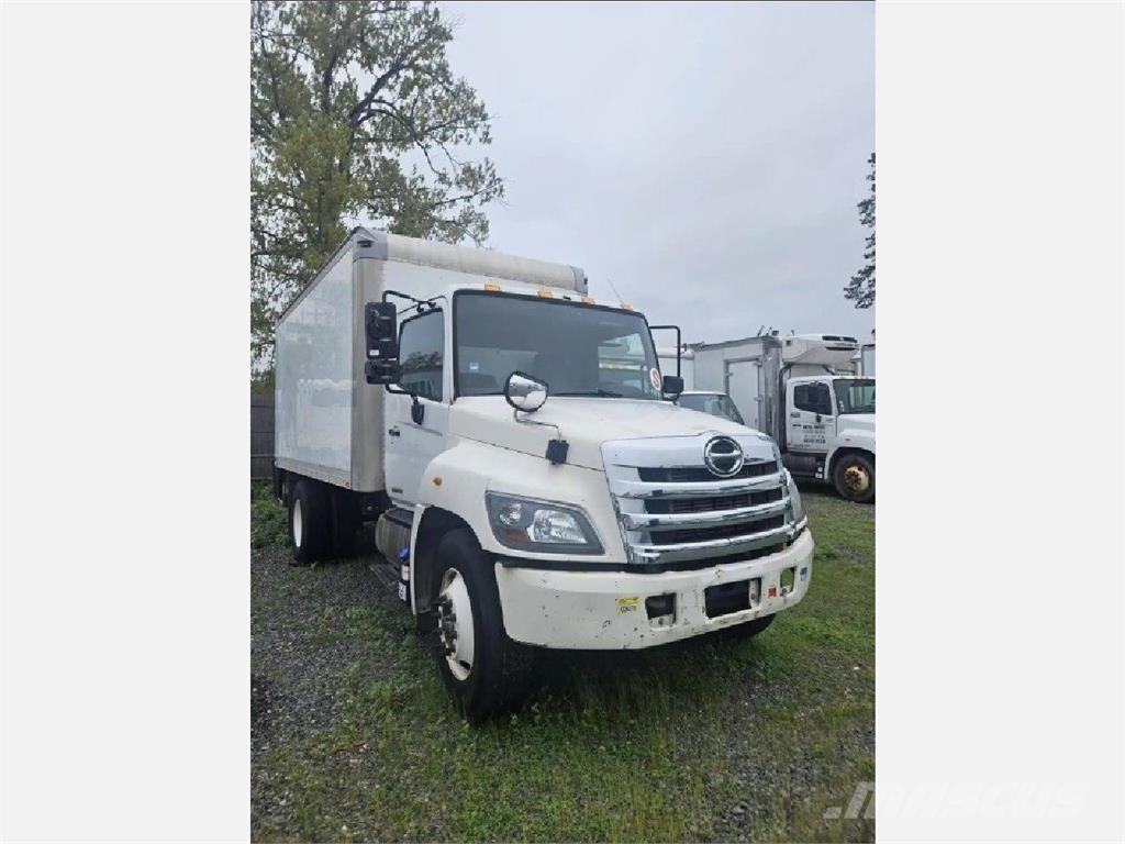 Hino 338 貨箱式卡車