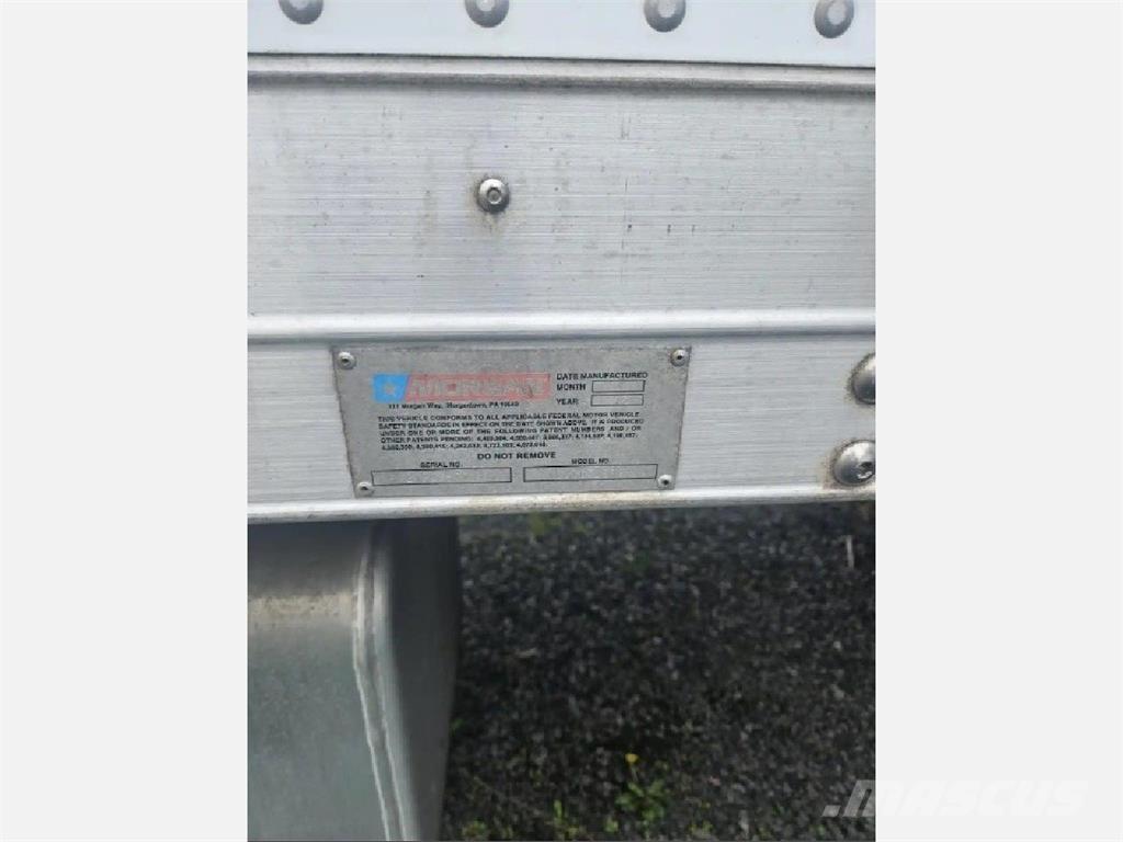 Hino 338 貨箱式卡車